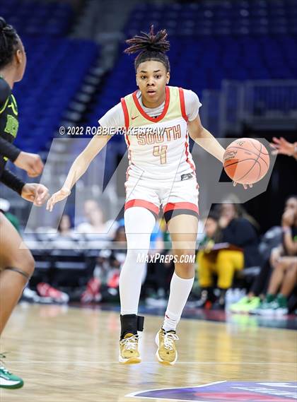 Thumbnail 2 in DeSoto vs. South Grand Prairie (UIL 6A State Final) photogallery.