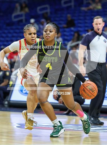Thumbnail 2 in DeSoto vs. South Grand Prairie (UIL 6A State Final) photogallery.