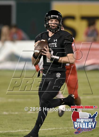 Thumbnail 3 in Servite vs. Mater Dei (2015 MaxPreps Rivalry Series) photogallery.