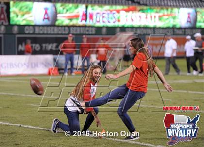 Thumbnail 1 in Servite vs. Mater Dei (2015 MaxPreps Rivalry Series) photogallery.