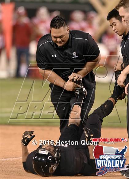 Thumbnail 3 in Servite vs. Mater Dei (2015 MaxPreps Rivalry Series) photogallery.