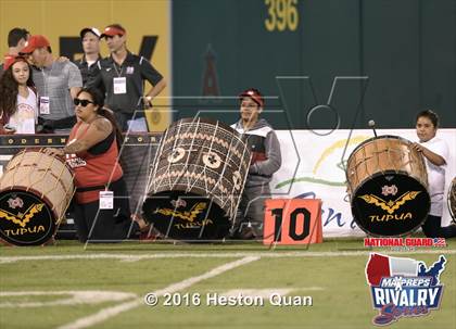 Thumbnail 2 in Servite vs. Mater Dei (2015 MaxPreps Rivalry Series) photogallery.