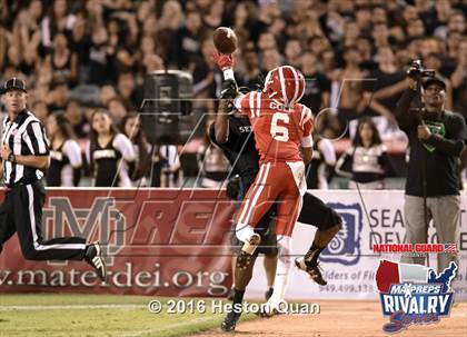 Thumbnail 1 in Servite vs. Mater Dei (2015 MaxPreps Rivalry Series) photogallery.