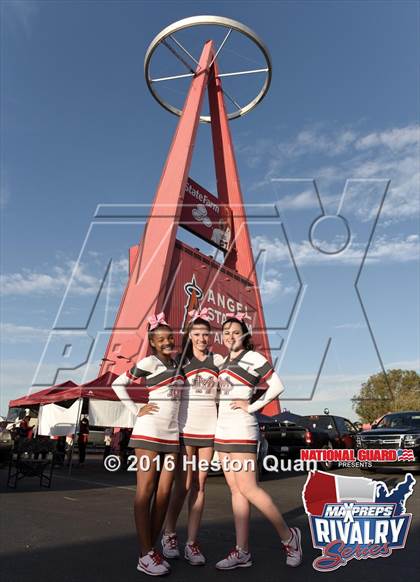 Thumbnail 1 in Servite vs. Mater Dei (2015 MaxPreps Rivalry Series) photogallery.