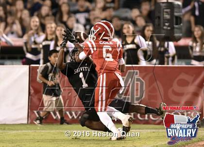 Thumbnail 3 in Servite vs. Mater Dei (2015 MaxPreps Rivalry Series) photogallery.