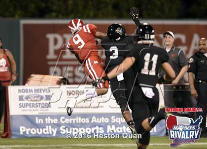 Thumbnail 3 in Servite vs. Mater Dei (2015 MaxPreps Rivalry Series) photogallery.
