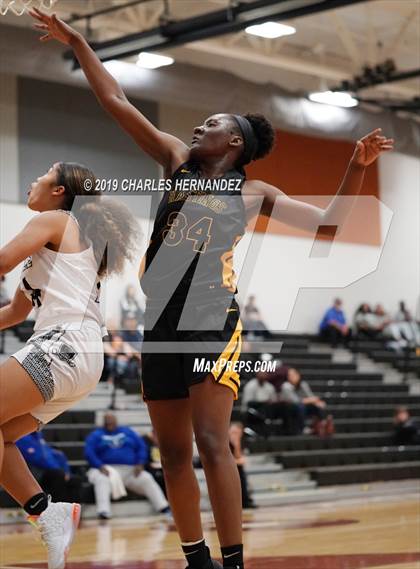 Thumbnail 3 in Alief Hastings vs. Steele (McDonald's Texas Invitational) photogallery.