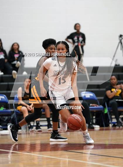 Thumbnail 2 in Alief Hastings vs. Steele (McDonald's Texas Invitational) photogallery.