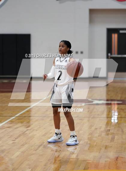 Thumbnail 3 in Alief Hastings vs. Steele (McDonald's Texas Invitational) photogallery.