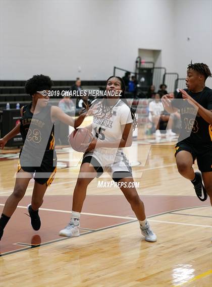 Thumbnail 2 in Alief Hastings vs. Steele (McDonald's Texas Invitational) photogallery.