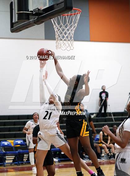 Thumbnail 1 in Alief Hastings vs. Steele (McDonald's Texas Invitational) photogallery.