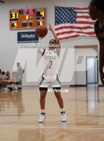Thumbnail 2 in Alief Hastings vs. Steele (McDonald's Texas Invitational) photogallery.