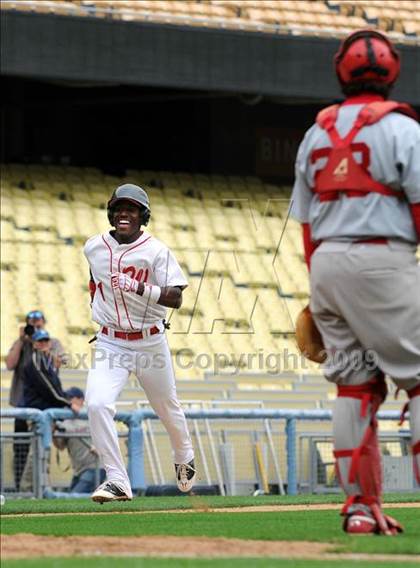 Thumbnail 2 in Monroe vs. Westchester (CIF LA City Section D2 Final) photogallery.