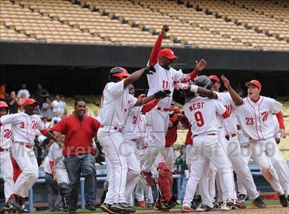 Thumbnail 3 in Monroe vs. Westchester (CIF LA City Section D2 Final) photogallery.