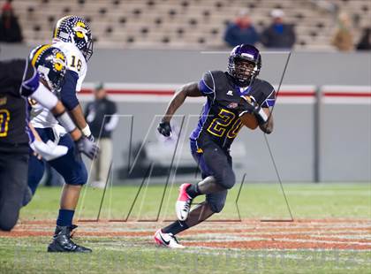Thumbnail 2 in South Iredell vs. Carrboro (NCHSAA 2AA Final) photogallery.