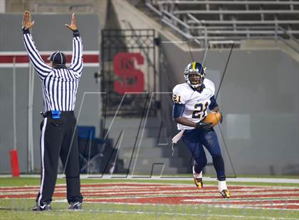 Thumbnail 3 in South Iredell vs. Carrboro (NCHSAA 2AA Final) photogallery.