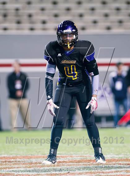 Thumbnail 2 in South Iredell vs. Carrboro (NCHSAA 2AA Final) photogallery.