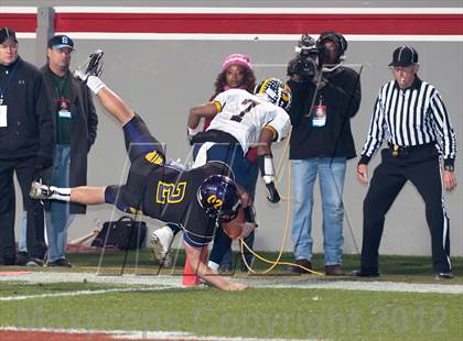 Thumbnail 3 in South Iredell vs. Carrboro (NCHSAA 2AA Final) photogallery.