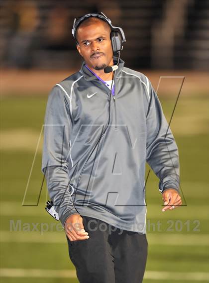 Thumbnail 3 in Birdville vs. Crowley (UIL 4A Division 1 Region 1 Area Playoff) photogallery.
