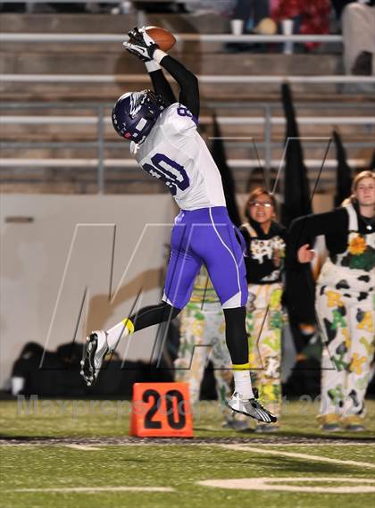 Thumbnail 3 in Birdville vs. Crowley (UIL 4A Division 1 Region 1 Area Playoff) photogallery.