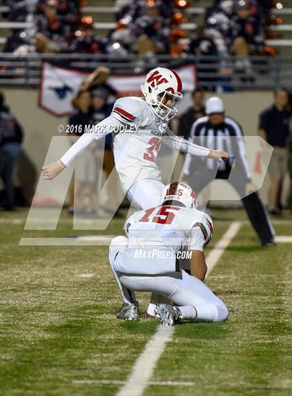 Thumbnail 2 in Sachse vs. The Woodlands (UIL 6A Area Playoff) photogallery.