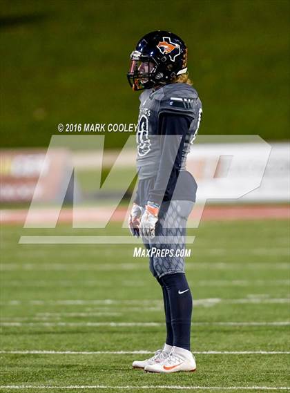 Thumbnail 2 in Sachse vs. The Woodlands (UIL 6A Area Playoff) photogallery.