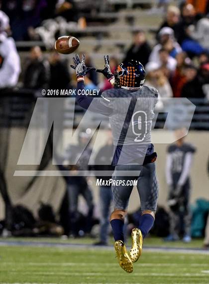 Thumbnail 2 in Sachse vs. The Woodlands (UIL 6A Area Playoff) photogallery.