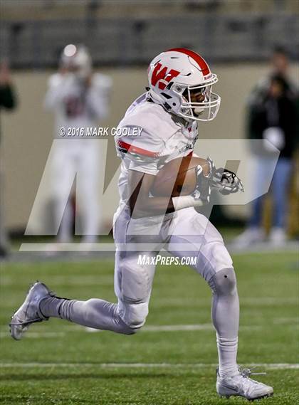 Thumbnail 1 in Sachse vs. The Woodlands (UIL 6A Area Playoff) photogallery.