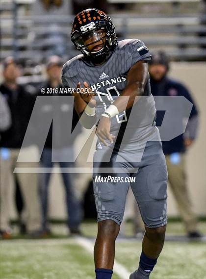 Thumbnail 1 in Sachse vs. The Woodlands (UIL 6A Area Playoff) photogallery.