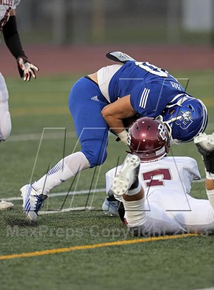 Thumbnail 1 in Bell Gardens vs. Burbank photogallery.