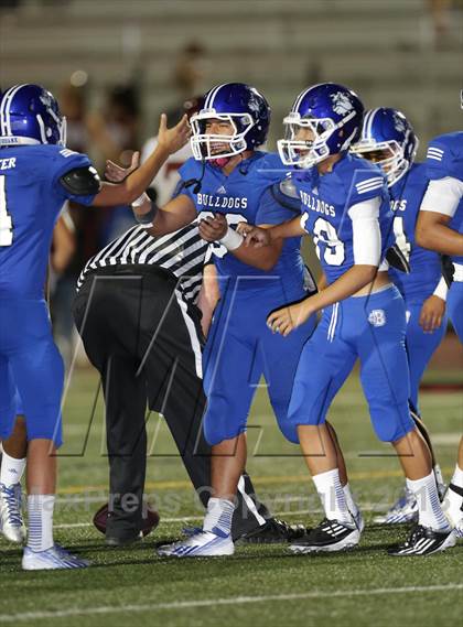 Thumbnail 1 in Bell Gardens vs. Burbank photogallery.