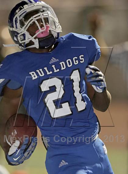 Thumbnail 2 in Bell Gardens vs. Burbank photogallery.