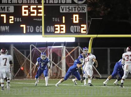Thumbnail 1 in Bell Gardens vs. Burbank photogallery.
