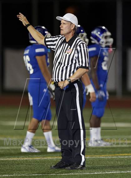 Thumbnail 3 in Bell Gardens vs. Burbank photogallery.
