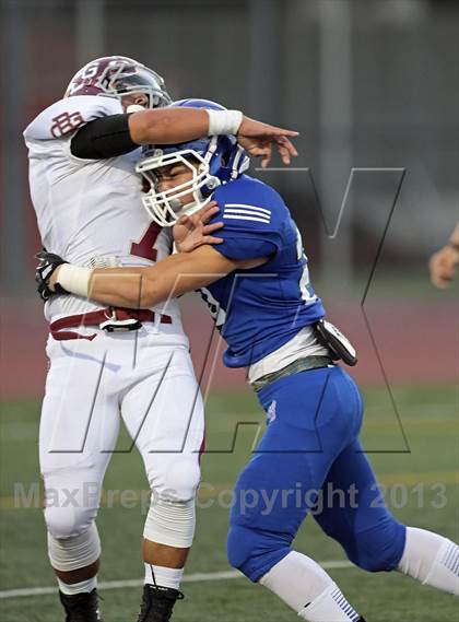 Thumbnail 3 in Bell Gardens vs. Burbank photogallery.