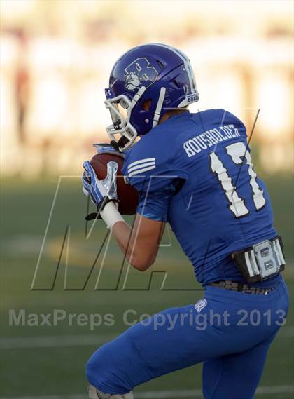 Thumbnail 3 in Bell Gardens vs. Burbank photogallery.
