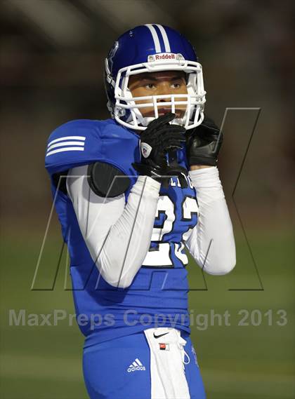 Thumbnail 1 in Bell Gardens vs. Burbank photogallery.