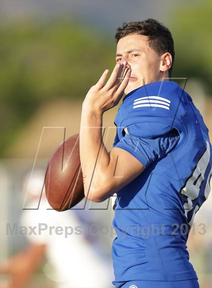 Thumbnail 1 in Bell Gardens vs. Burbank photogallery.