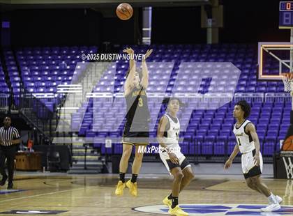 Thumbnail 2 in Fort Bend Marshall vs. Memorial (Cy-Hoops 3rd Place) photogallery.