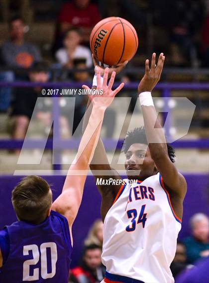 Thumbnail 1 in Collinsville vs. East St. Louis (Prairie Farms Holiday Classic) photogallery.