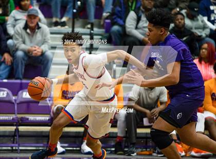 Thumbnail 2 in Collinsville vs. East St. Louis (Prairie Farms Holiday Classic) photogallery.