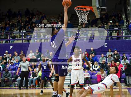 Thumbnail 2 in Collinsville vs. East St. Louis (Prairie Farms Holiday Classic) photogallery.