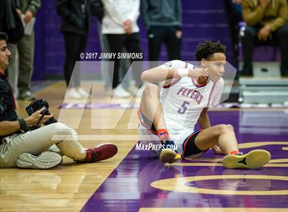 Thumbnail 3 in Collinsville vs. East St. Louis (Prairie Farms Holiday Classic) photogallery.