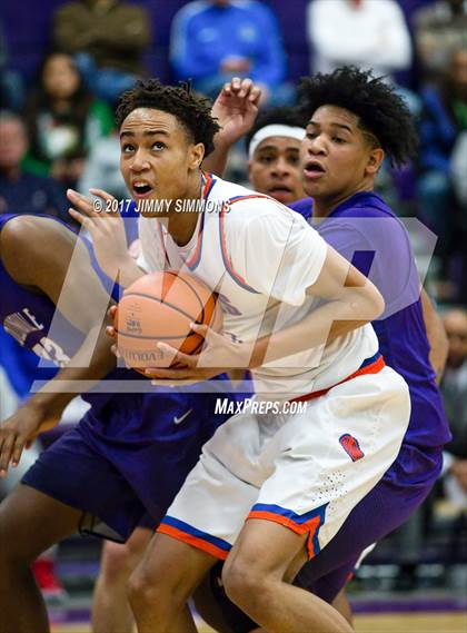 Thumbnail 2 in Collinsville vs. East St. Louis (Prairie Farms Holiday Classic) photogallery.