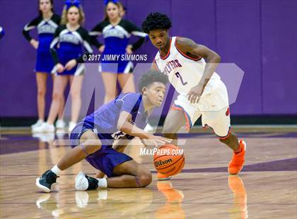 Thumbnail 2 in Collinsville vs. East St. Louis (Prairie Farms Holiday Classic) photogallery.