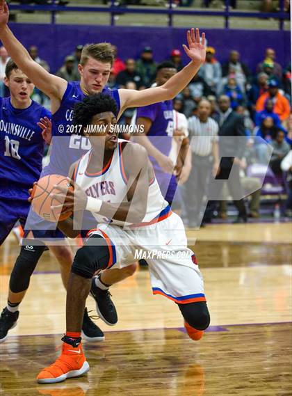 Thumbnail 3 in Collinsville vs. East St. Louis (Prairie Farms Holiday Classic) photogallery.