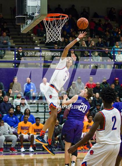Thumbnail 2 in Collinsville vs. East St. Louis (Prairie Farms Holiday Classic) photogallery.