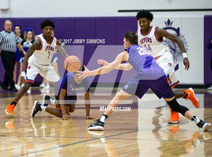Thumbnail 3 in Collinsville vs. East St. Louis (Prairie Farms Holiday Classic) photogallery.