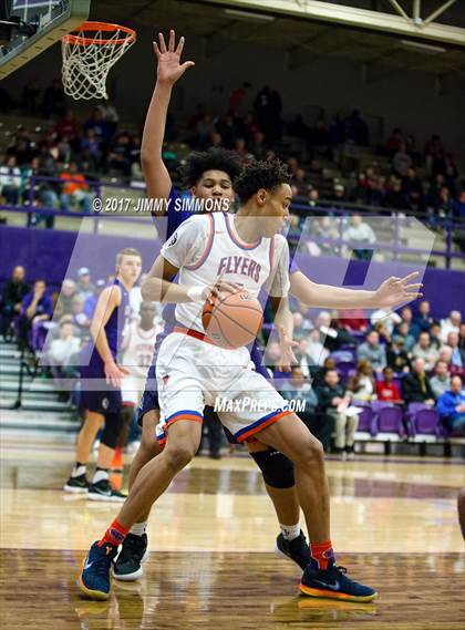 Thumbnail 3 in Collinsville vs. East St. Louis (Prairie Farms Holiday Classic) photogallery.