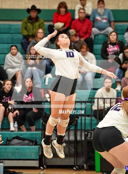 Thumbnail 2 in Thrall vs Johnson City (UIL 2A Region 4 Semifinal Playoff) photogallery.